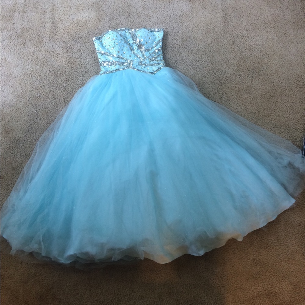 Blue Henri’s Prom Dress Full Skirt